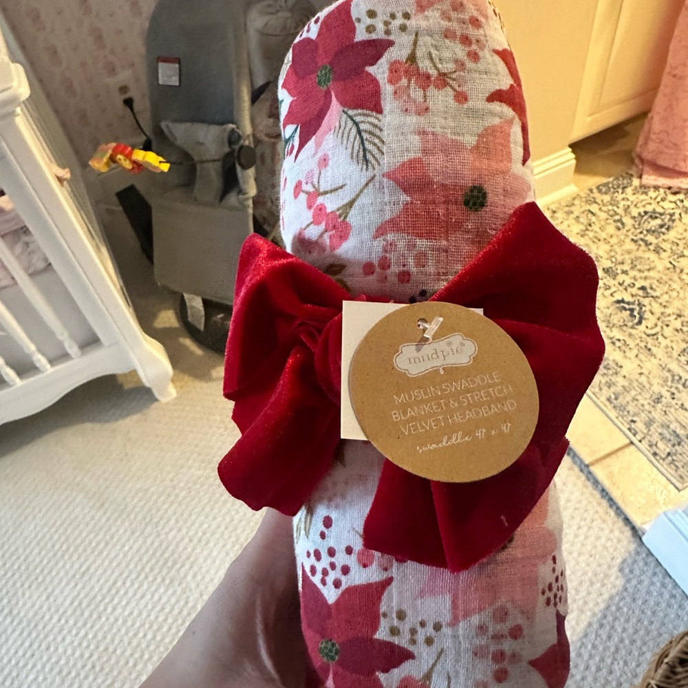 Mud Pie Holiday Muslin Blanket - Red and White Floral